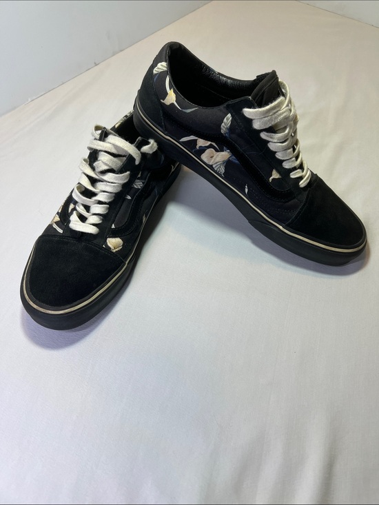 Vans Other - Vans Black Floral Low-Top Skate Shoes with Cream Accents 10 1/2 Men’s Women’s 12